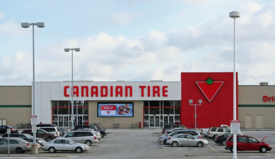 Canadian Tire の店舗外観