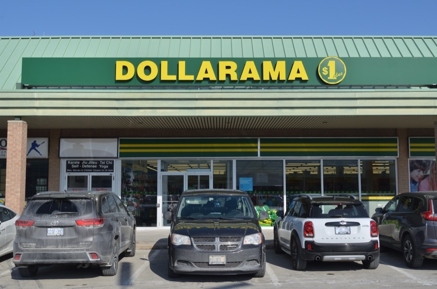 Dollarama の店舗外観