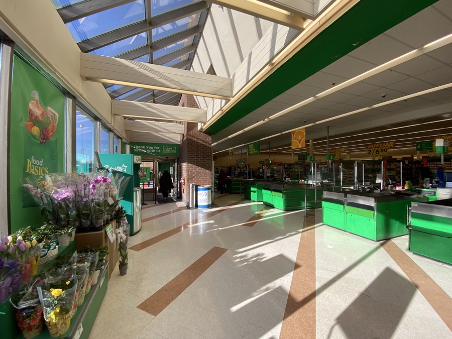 Food Basics の店舗外観