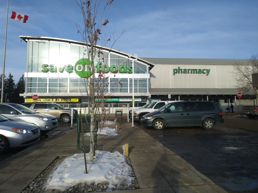 Save-On-Foods の店舗外観